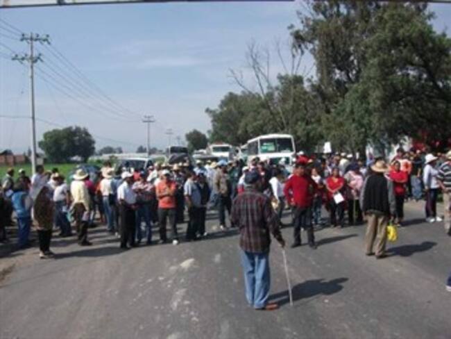 Bloquean carretera México-Texcoco en demanda de seguridad