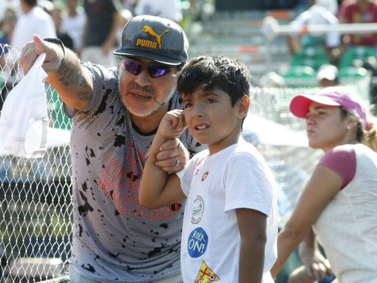 China quiere que Maradona impulse su futbol