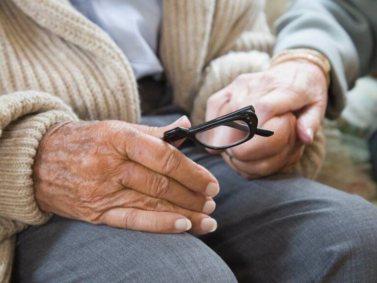 El INAPAM ofrece una credencial de beneficios y descuentos para adultos mayores de 60 años
