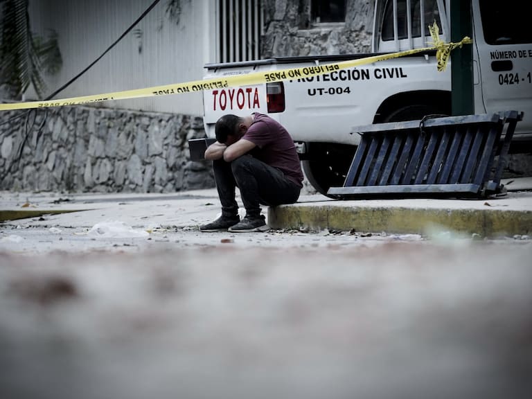 Escena en Caracas. El balance oficial sitúa las víctimas mortales en 1,430, con más de 68,000 personas desaparecidas mientras familias lideran la búsqueda bajo el concreto.