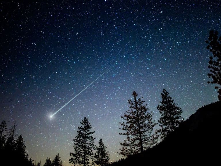 Lluvia de meteoritos y Luna de Esturión entre los principales eventos astronómicos de Agosto 2022.