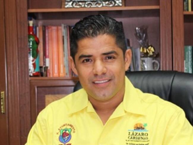 Detienen a alcalde de Lázaro Cárdenas