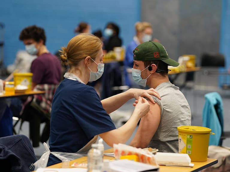 Brote de meningitis en Inglaterra, por qué preocupa