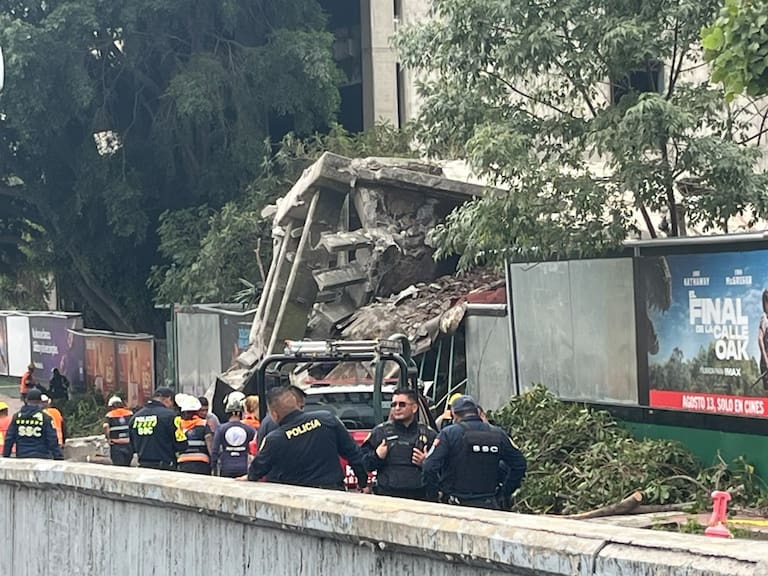 Derrumbe ocurrido en Minería 145 y Viaducto no deja víctimas, vecinos cuestionan este tipo de trabajos por el riesgo que significan.