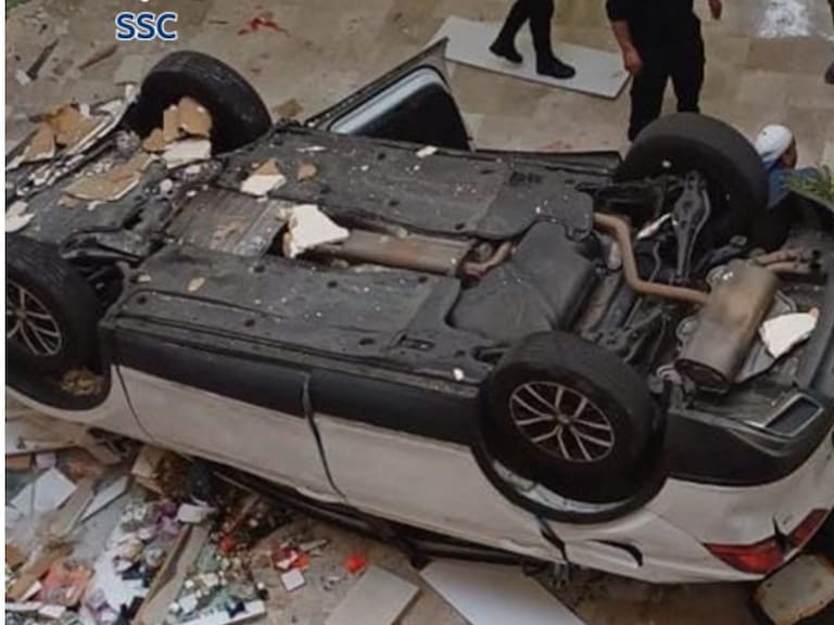 El vehículo era conducido por una mujer de 61 años que resultó gravemente lesionada.