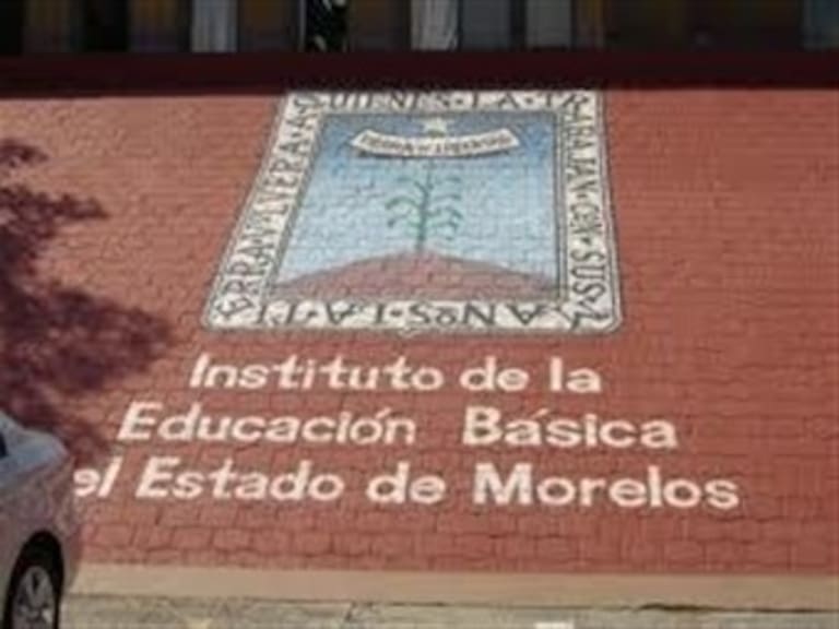 Toman maestros oficinas educativas en Morelos