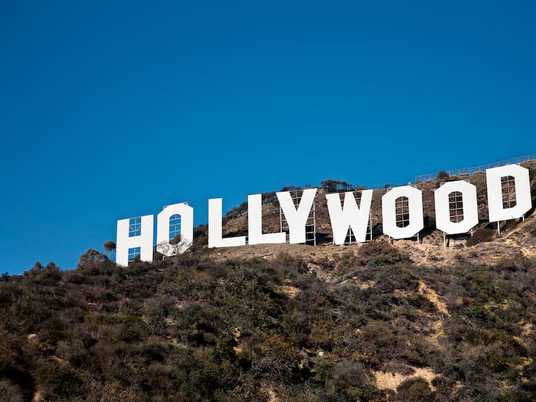 "Hollywood, y muchas otras zonas de EE. UU., están siendo devastadas", apuntó Donald Trump tras imponer aranceles del 100% al cine extranjero.