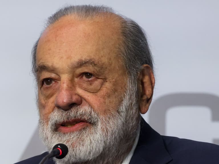 El empresario mexicano Carlos Slim Helú ofreció conferencia de prensa para dar un informe general del crecimiento y planes de inversión en el país.