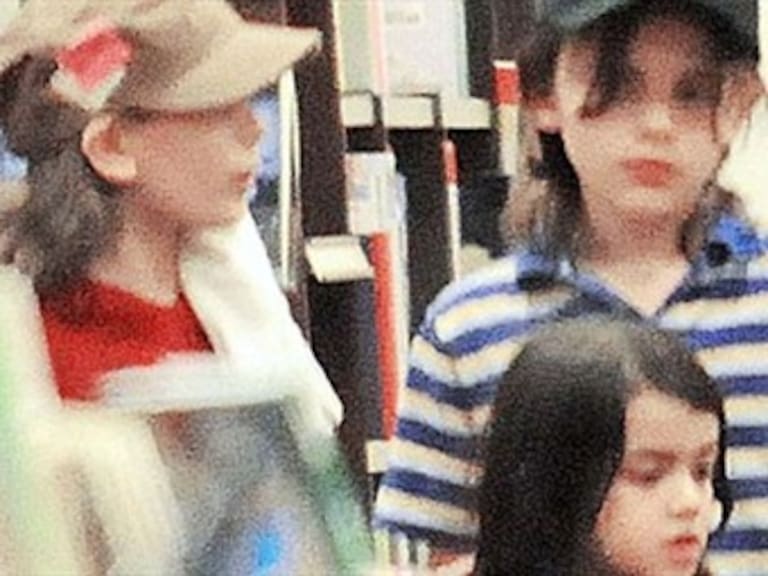 Dibujos que hacía Michael Jackson llevados por sus hijos a Hospital de Niños