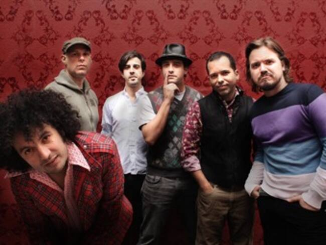 ¡Los Amigos Invisibles visitaron la cabina!