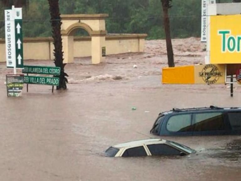 Sinaloa se inunda y deja 700 damnificados