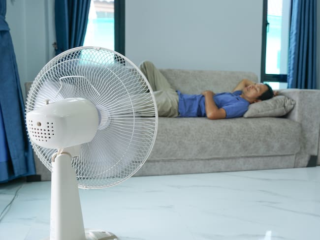 ¿Dormir con el ventilador encendido es malo? Los riesgos que debes conocer antes de apagar la luz