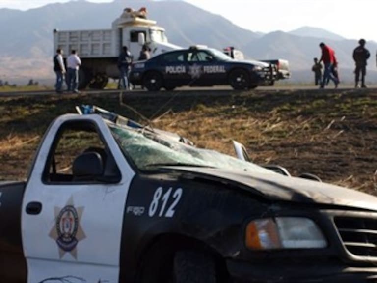 Estadounidense lesiona a balazos a dos policías en Oaxaca