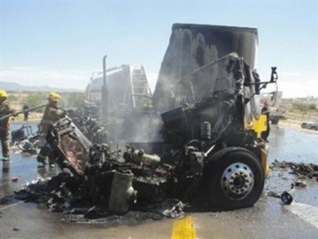 Choque de traileres deja una persona calcinada en Circuito Mexiquense