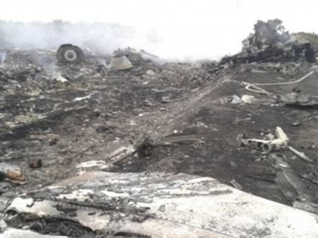 Mueren 295 en desplome de avión de Malaysian Airlines en Ucrania