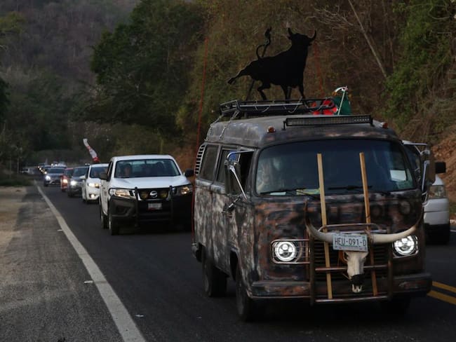 Félix Salgado parte en caravana de protesta hacia la CDMX