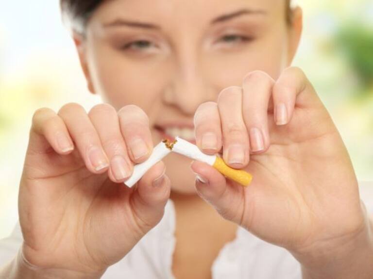 ¿Sabías que fumar cigarrillo adelanta la menopausia en la mujer?
