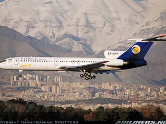 Mueren 168 al estrellarse avión en Irán