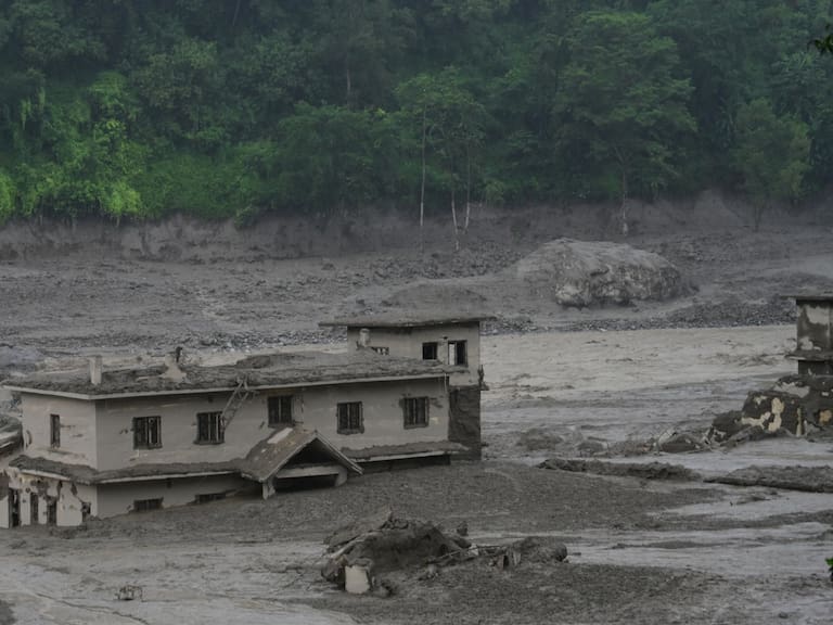 Una montaña se desprendió y cambió el cauce en Nepal y China. Getty Images