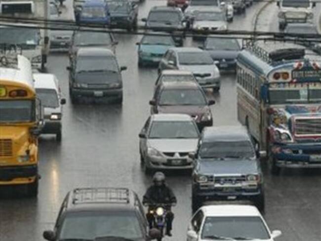 Provoca lluvia asentamientos vehiculares en el DF