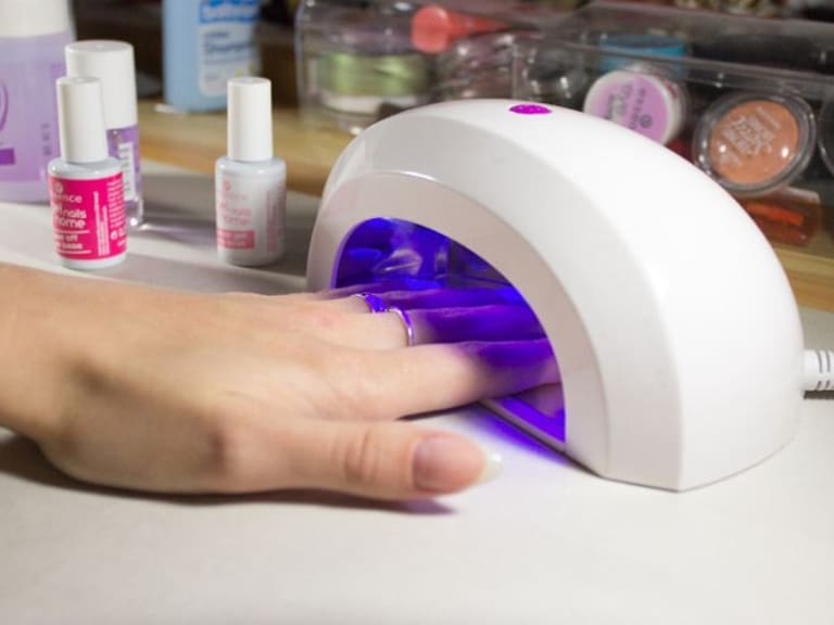 IMSS asegura que Luz UV del gelish puede causar cáncer