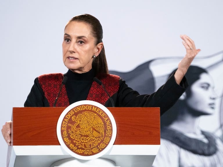 Sheinbaum recordó el desafuero de AMLO en 2005 y cuestionó las declaraciones del expresidente Fox sobre la democracia.