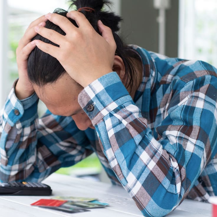 ¿Cómo salir de deudas por uso de tarjetas de crédito?