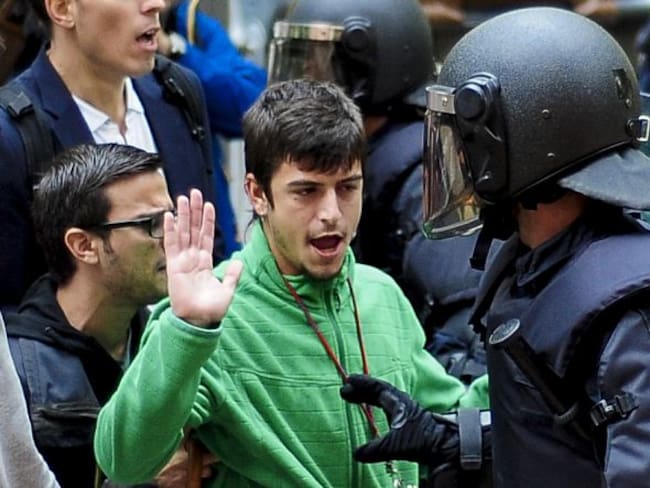 Futbolistas y celebridades reaccionaron en redes tras la violencia en el referéndum de España