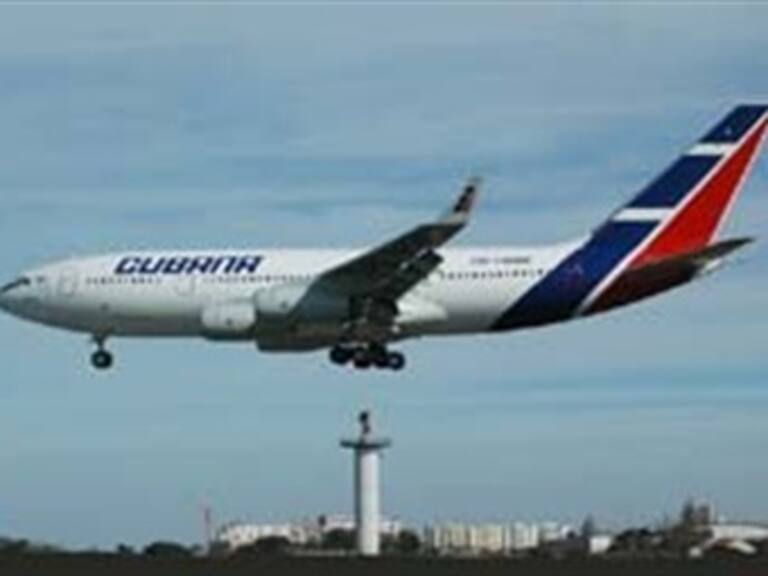 Suspende Cuba vuelos desde y hacia México