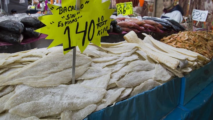 Pescaderías y restaurantes venden tiburón como bacalao: Oceana México