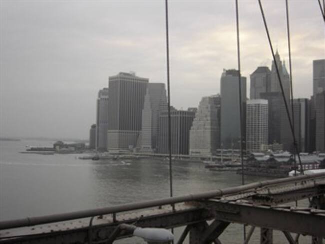 Buscan motores de avión que acuatizó en el río Hudson
