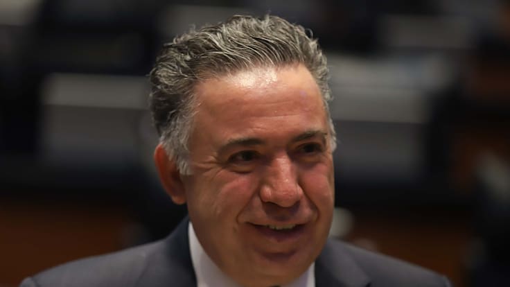 Enrique Inzunza rompe con Morena y asume como senador independiente