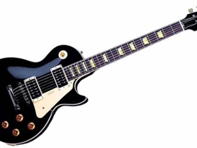 Guitarra robada aparece ocho años después