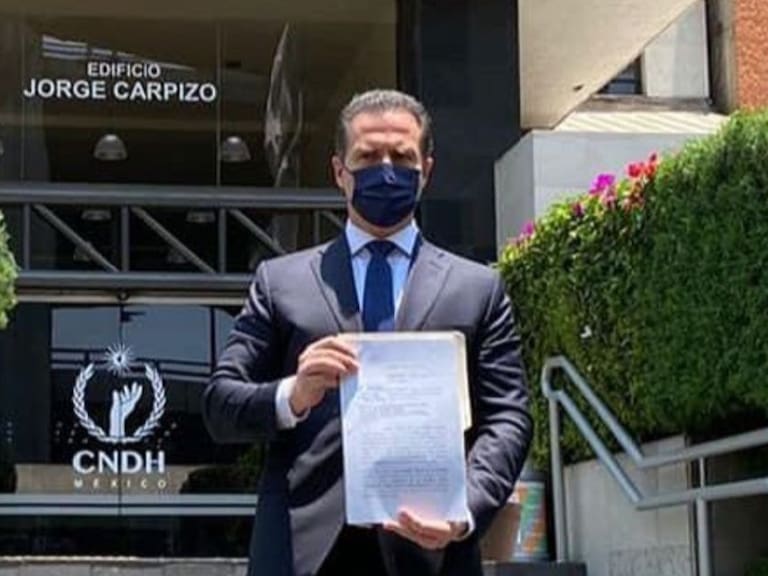 Adrián de la Garza denuncia a AMLO ante la CNDH
