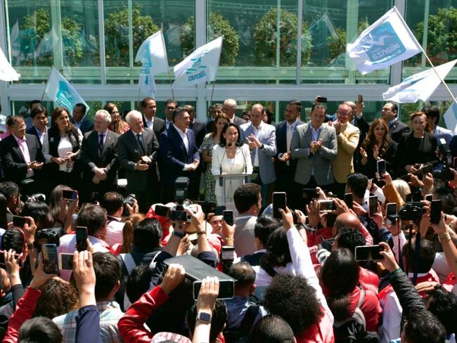 Presenta Del Moral solicitud de registro ante el IEEM como candidata