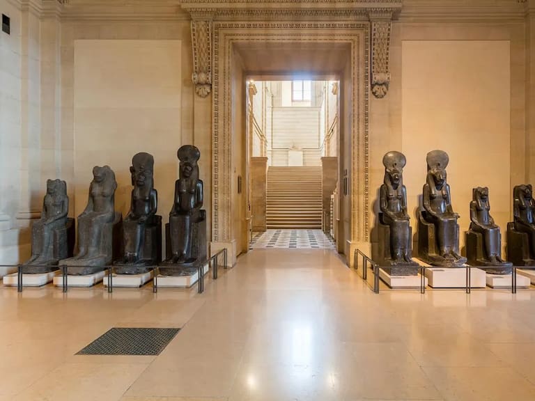 Otro desastre en el Louvre: libros dañados por fuga de agua