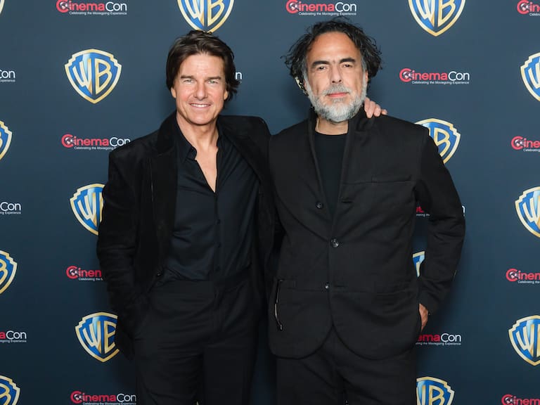 Mx - Tom Cruise y Alejandro González Iñárritu. (Photo by David Jon/Getty Images for Warner Bros. Pictures)