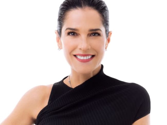 En vivo escucha a Martha Debayle en W