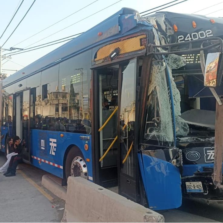Choque de trolebús en Chalco deja 20 lesionados en tramo elevado