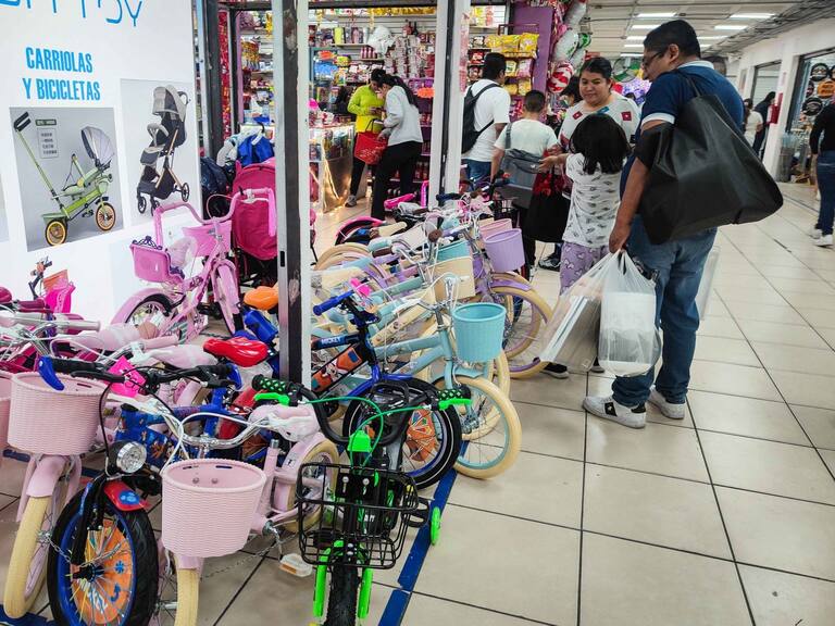 Comerciantes justifican sus actividades con facturas, y lamentan pérdidas por acciones de autoridades generalizadas.