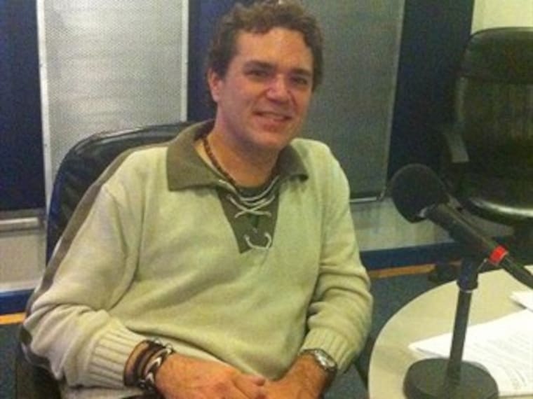 Presenta 'Los cimientos del cielo'. Juan Miguel Zunzunegui, escritor