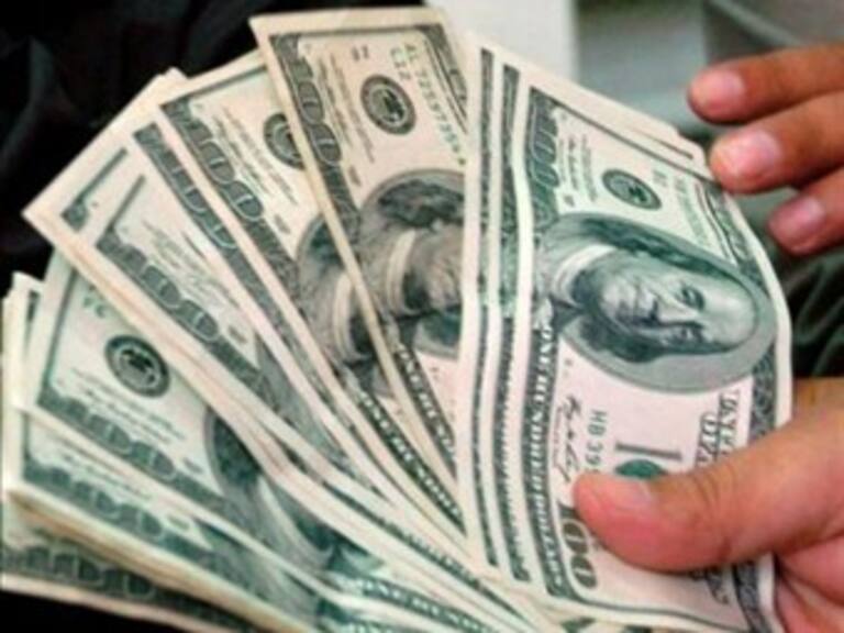 Abren dólar y euro a la alza en bancos de la capital del país