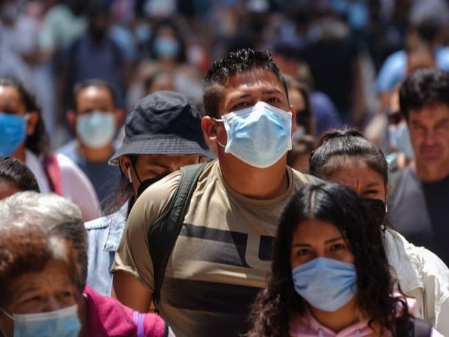 "México suma ya tres meses consecutivos de reducción de casos COVID-19"