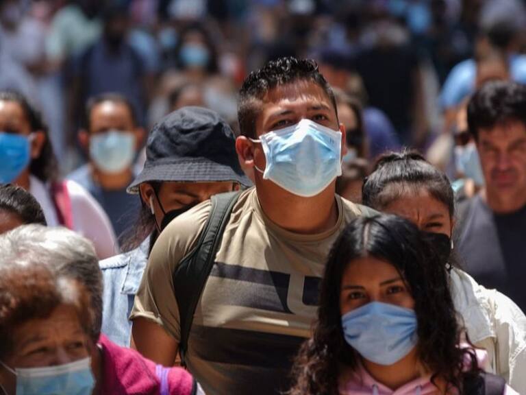 "México suma ya tres meses consecutivos de reducción de casos COVID-19"