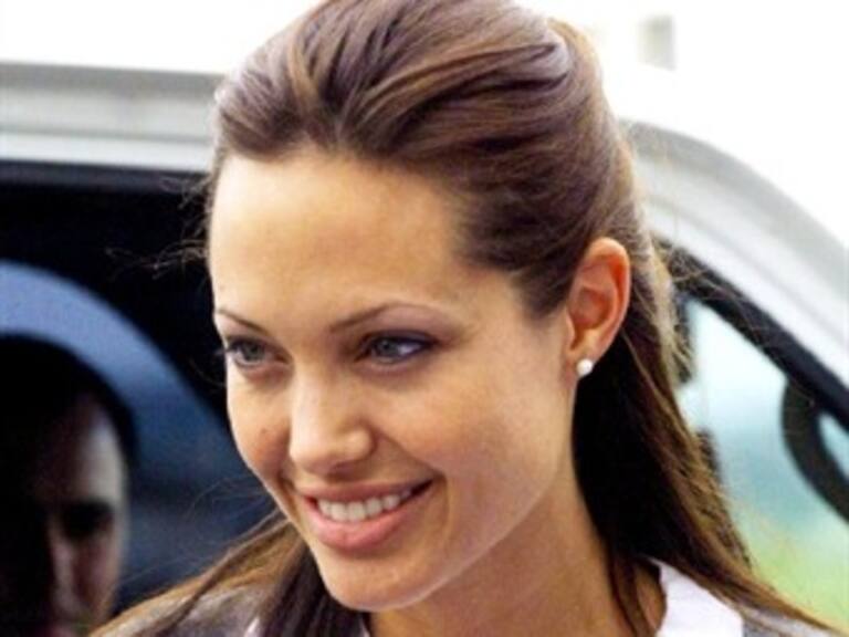 Vuelve Angelina a visitar a refugiados sirios en Jordania y Turquía