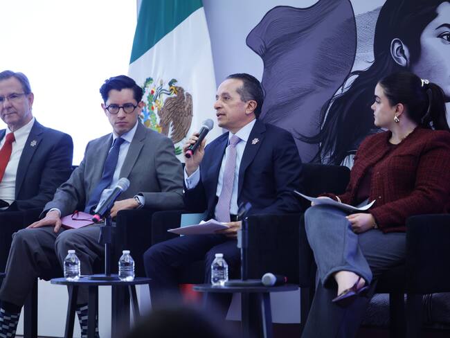 Sheinbaum se reúne con embajadores y cónsules de México en Palacio Nacional