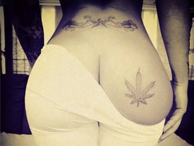 Presume Rihanna tatuaje de mariguana