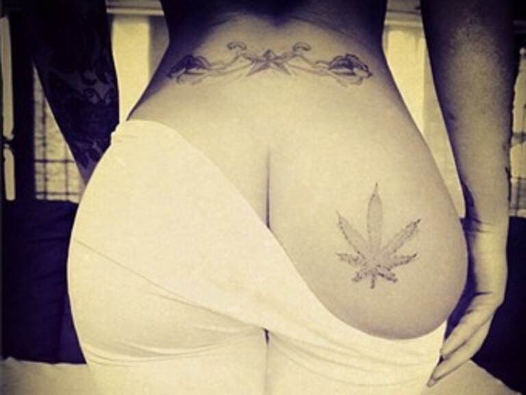Presume Rihanna tatuaje de mariguana