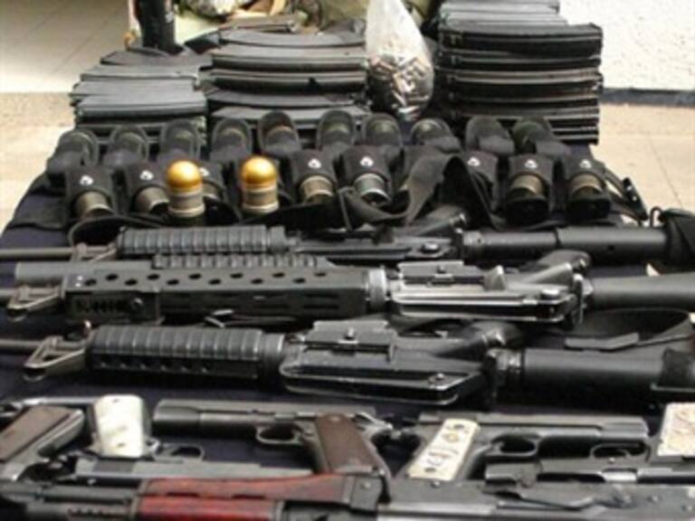 Aseguran arsenal y uniformes a presuntos Zetas
