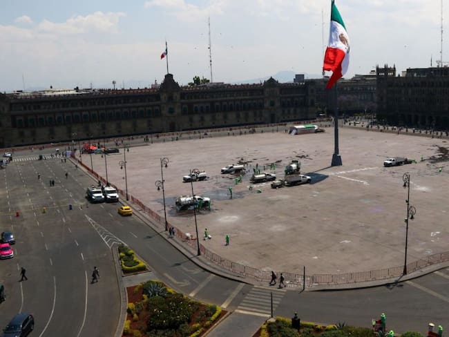 Batres quiere que el Zócalo sea sólo para peatones